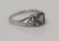 925 STAMPED STERLING SILVER RING W/ AMETHYST
