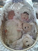 BASSINET & 2 DOLLS & 2 BEARS