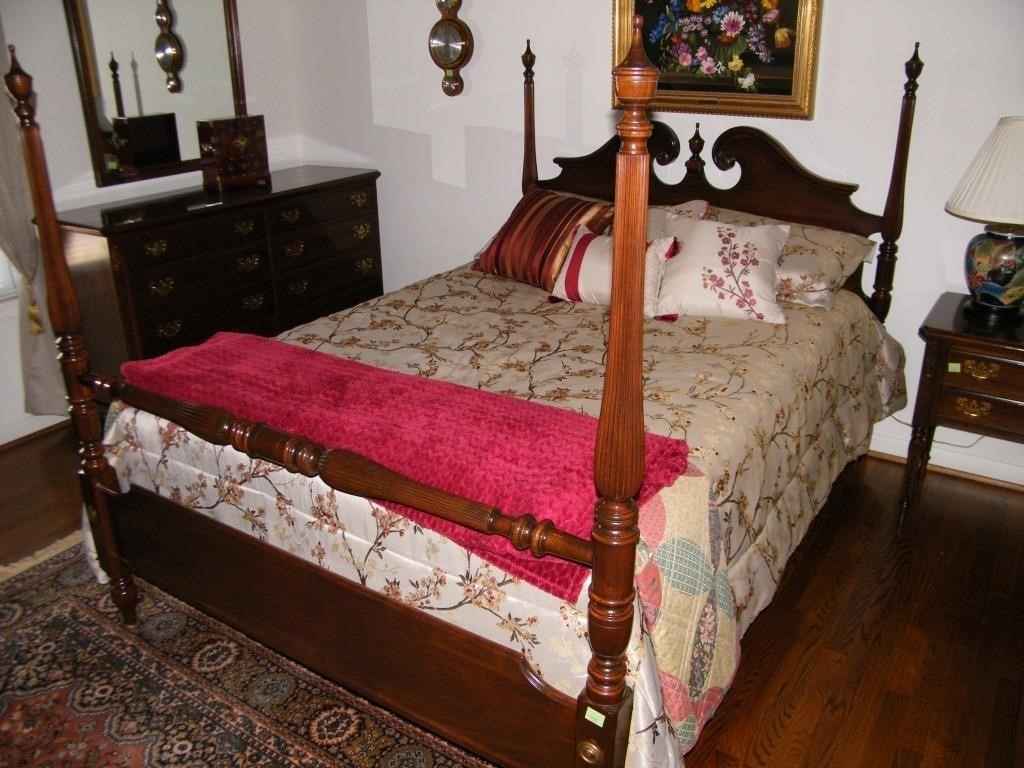 FULL SIZE ETHAN ALLEN 4 POSTER BED W/ BEDDING,