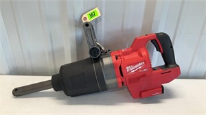Milwaukee Fuel M18 D-handle 1 in impact wrench
