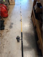 Eagle claw surf beast 10 ft rod w/ cat spin model