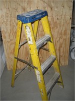 Werner 4' Fiberglass Step Ladder (yellow)