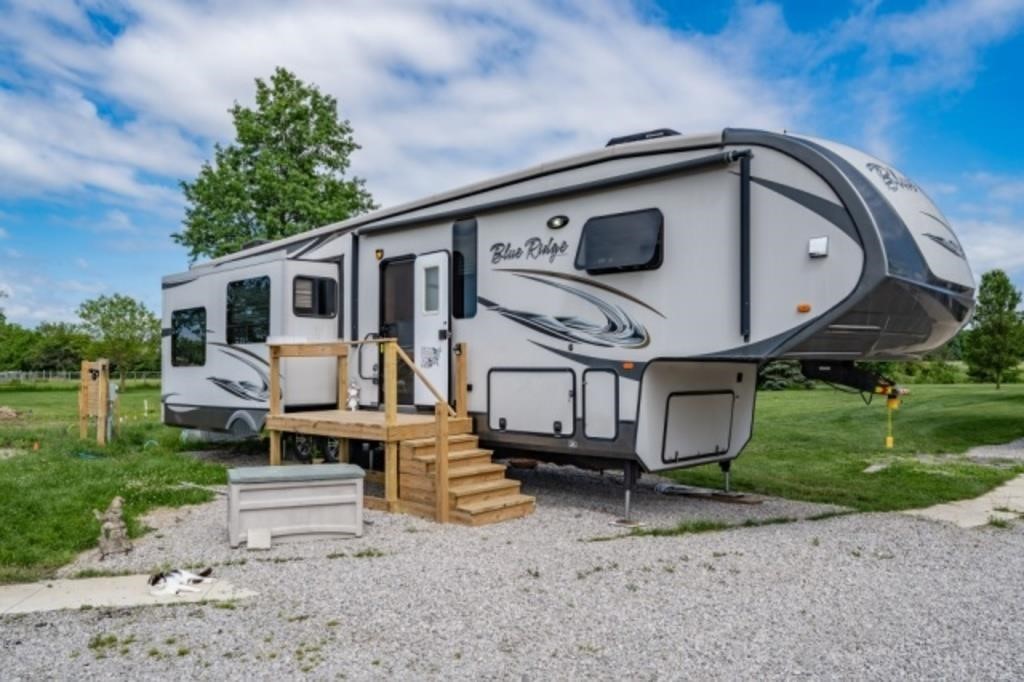 2014 Blue Ridge 3600 RS by Forest River