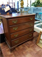 Dresser with 4 drawers