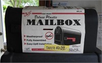 Deluxe plastic mailbox (new in box)