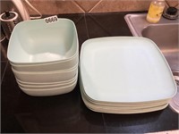 Lot of hard plastic dinnerware