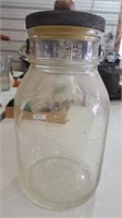 One gallon glass liquid container with lid and