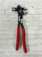 Multipurpose 7-in-1 tool hammer pliers