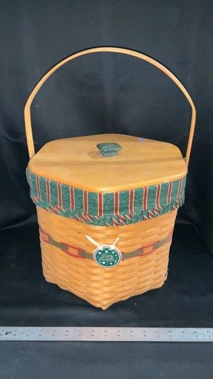 Longaberger holiday sleigh basket, with cloth and