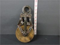 ANTIQUE P24 WOOD-CAST IRON PULLEY