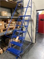 Rolling seven step safety ladder