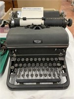 Royal Manual Typewriter Vintage