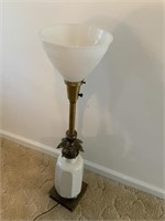 TALL TABLE LAMP WITH BRASS ACCENTS