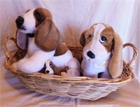 Plush Basset Hound dogs - Calendar - Basket,
