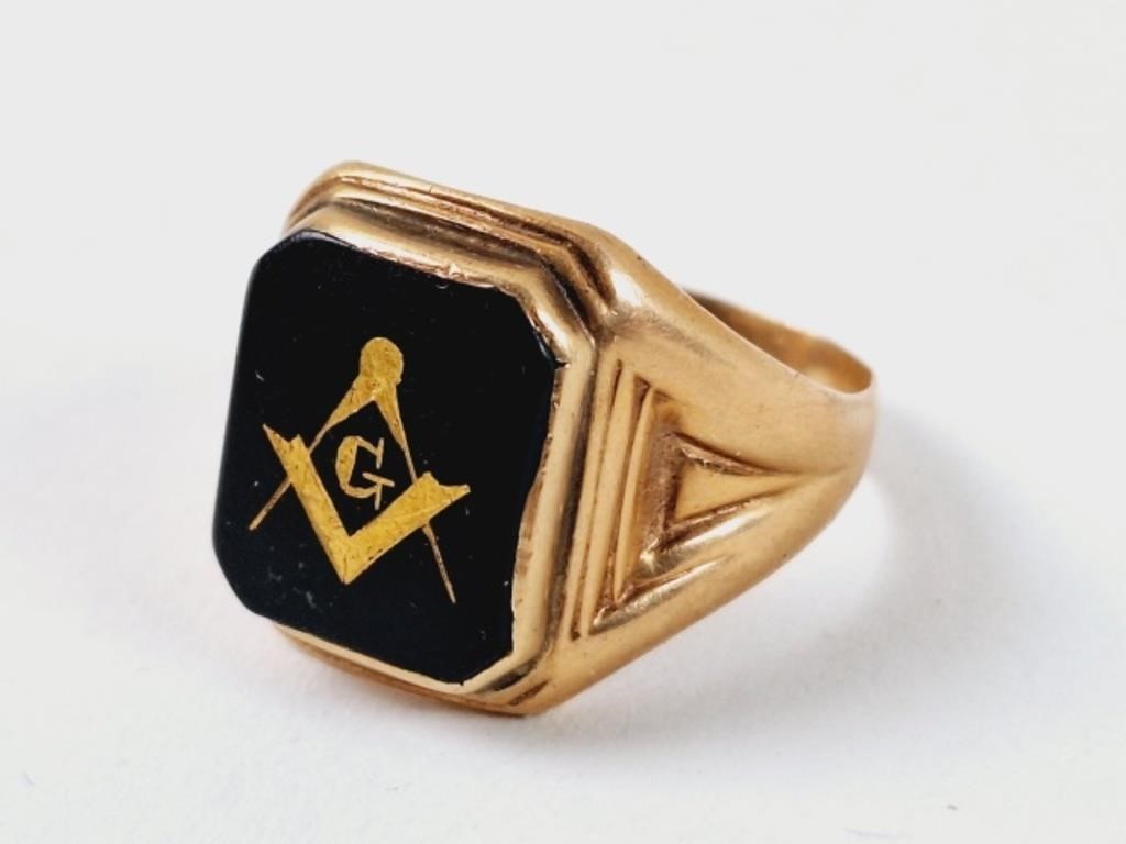 5.46 Grams 10KT Gold Masonic Onyx Ring