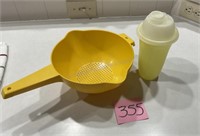 Tupperware strainer and shaker