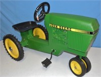 JD 520 Casting Pedal Tractor