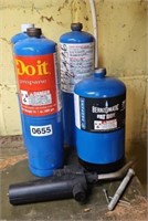 TORCH W/ (4) PROPANE CONTAINERS