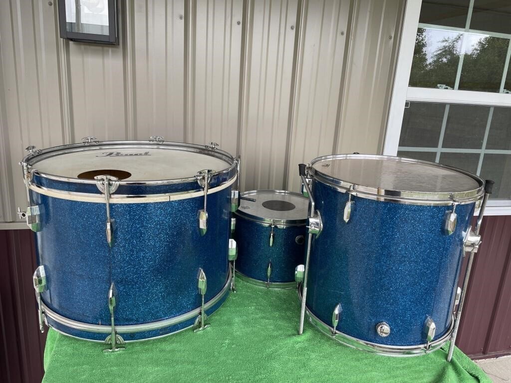 Vintage Pearl drum kit, 3 pieces