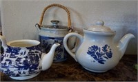 F - LOT OF 3 COLLECTIBLE TEAPOTS (K48)