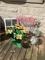 5 pieces of yard decor