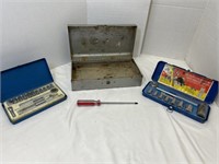 Small tool box with 1 screw driver and 2 ratchet