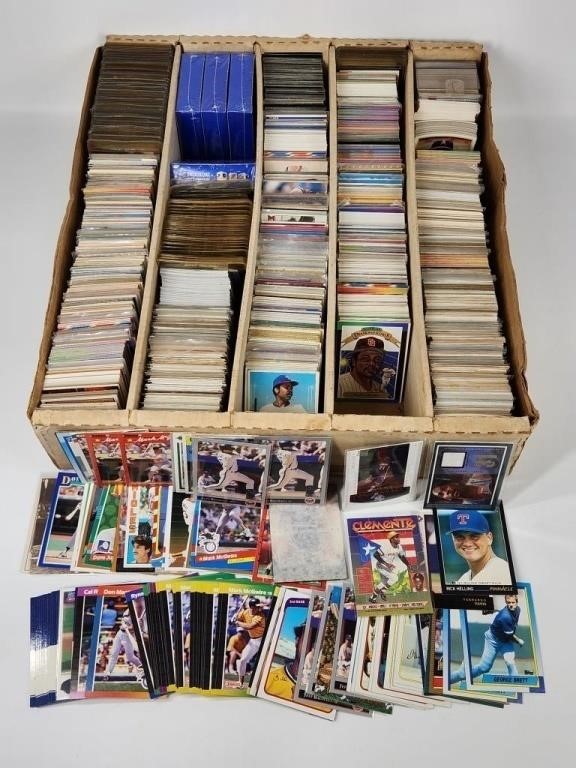 ASSORTED LOT OF VINTAGE & MODERN SPORTS CARDS