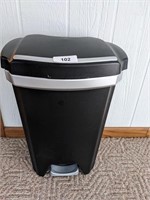 Plastic Trash Can w/ Foot Pedal to Operate Lid