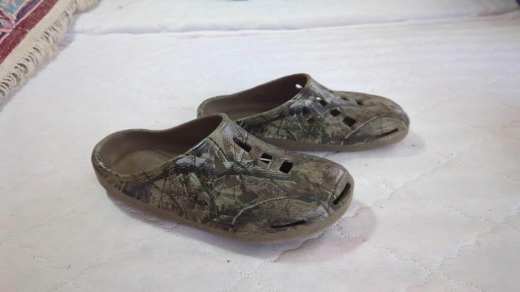 CAMOUFLAGE CROCS SIZE 10 AND SIZE 8