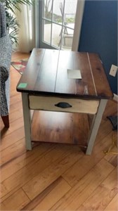 Flexsteel End Table with drawer
23x26x24