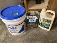 Joint compound, sealer, mold remover.