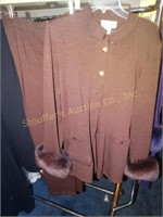 Toula sweater w/faux fur cuff and pants, size 14