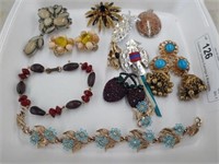 Costume Jewelry Earrings & Bracelets