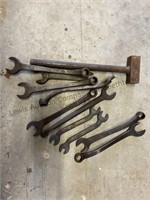 10 vintage wrenches and 1 metal hammer