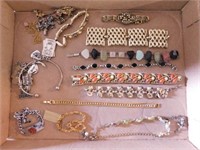 Costume jewelry: Goldtone link bracelets -