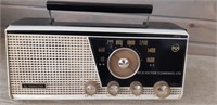 Vintage RCA Victor Transistor Radio - Powers on &