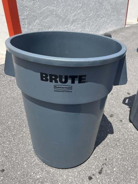44 GAL BRUTE - RUBBERMAID COMMERICAL PRODUCTS
