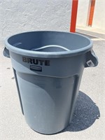32 GAL BRUTE - RUBBERMAID COMMERICAL PRODUCTS