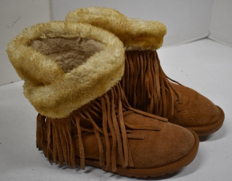 Ladies Lamo Lined Fringe Boots Size 8