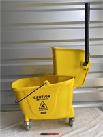 Commercial HD Mop Bucket on Casters w/ringer