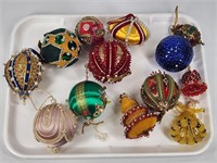 ASSORTMENT OF VINTAGE BEADED CHRISTMAS ORNAMENTS