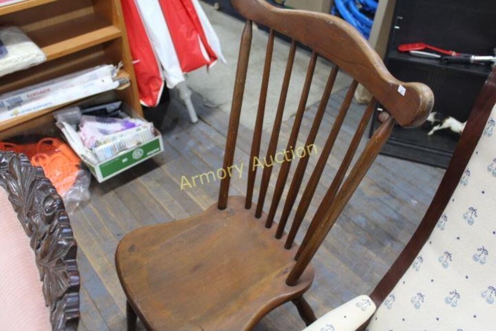 SMALL WOOD SIDE CHAIR