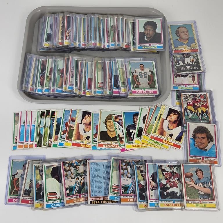 LARGE ASSORTMENT OF 1970S TOPPS FOOTBALL CARDS