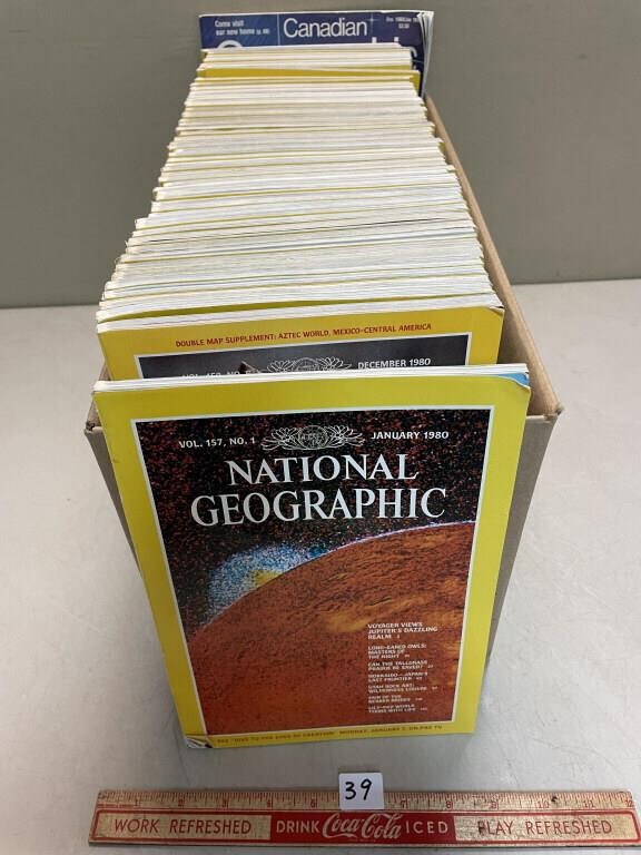 LARGE LOT OF NATIONAL GEOGRAPHIC MAGZINES