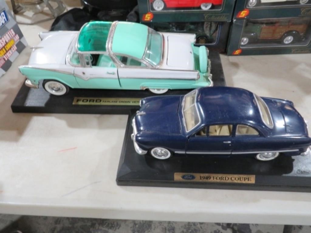 2 FORD DIECAST VINTAGE CARS ON STANDS