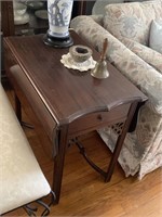 SMALL MAHOGANNY DROP LEAF SIDE STAND