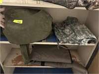 CONTENTS OF SHELVES RIFLE CASE / CANVAS BAG +