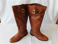 Pair of boots size 6M Woman, barely or not worn