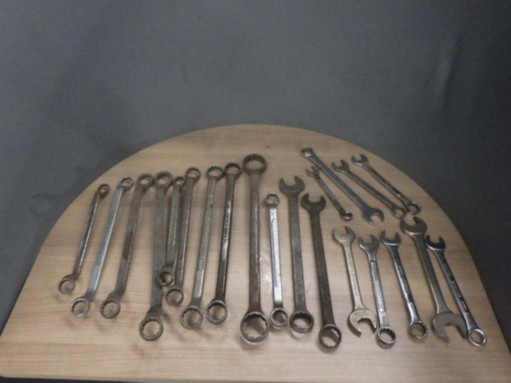 APPROX 20 WRENCHES (MOST DOUBLE SIDED)