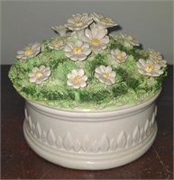 (R) Capodimonte porcelain jewelry box